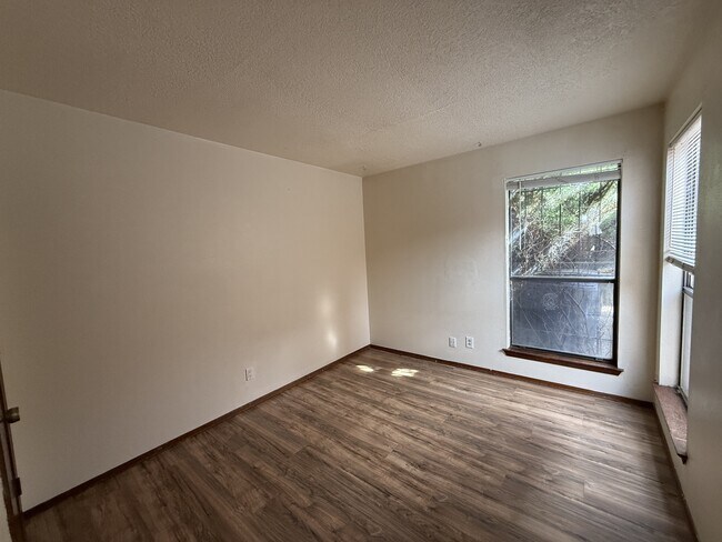 Building Photo - 13515 Mccall Ct NE