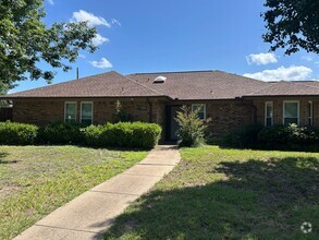 Building Photo - 2412 Ridgeview Dr