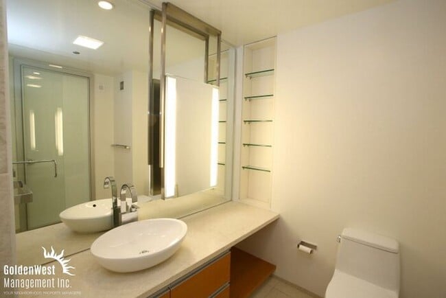 Building Photo - State of the Art Studio at Veer Towers in City Center!