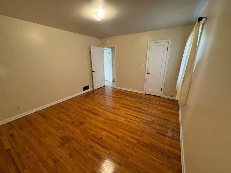 Building Photo - 825 E 35th Ave