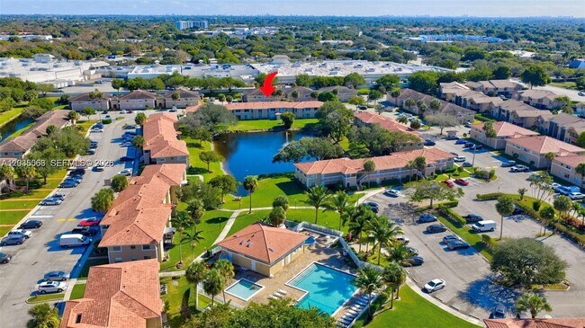 Building Photo - 908 Twin Lakes Dr