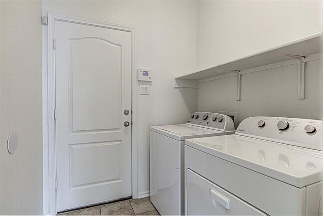 Building Photo - 339 Alamosa Dr