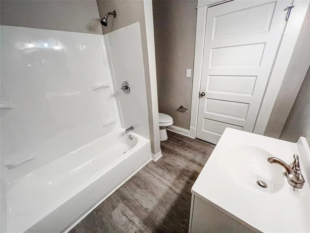 Building Photo - 336 N Riley Ave