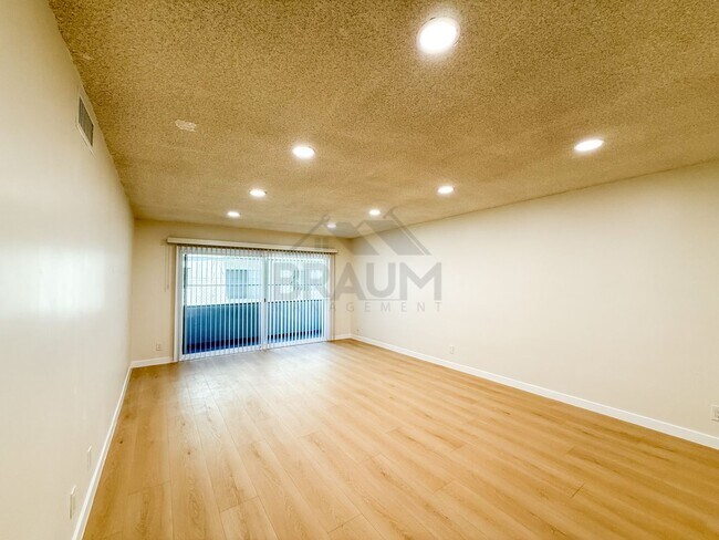 Building Photo - 6041 Whitsett Ave