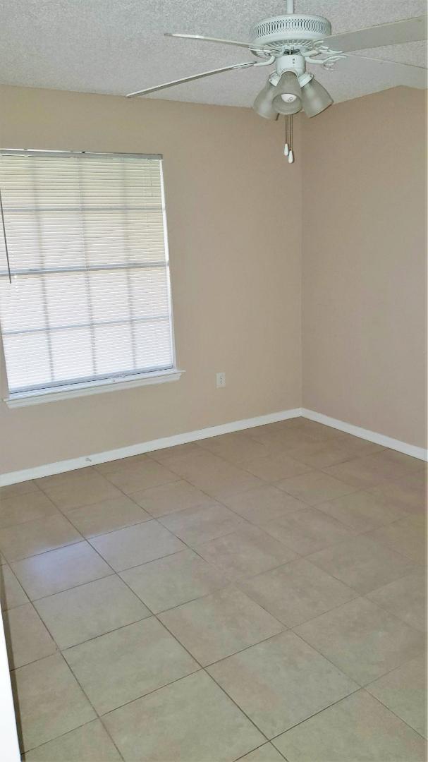 Building Photo - 445 Fountainhead Cir