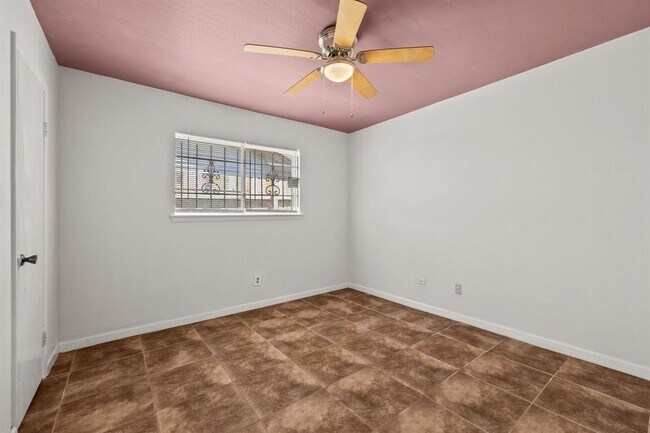 Building Photo - 6619 Indian Lake Dr
