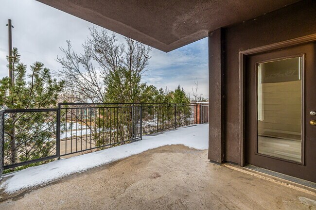 Building Photo - A Great modern 2 Bed / One bath for rent