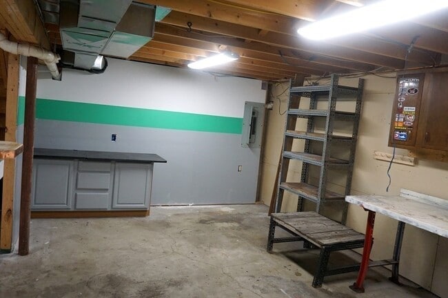 Building Photo - 90 Groton St