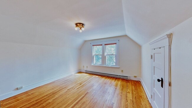 Building Photo - [In-Unit Laundry; Garden] Townhouse-Style Living, with Historical Details & Parking!