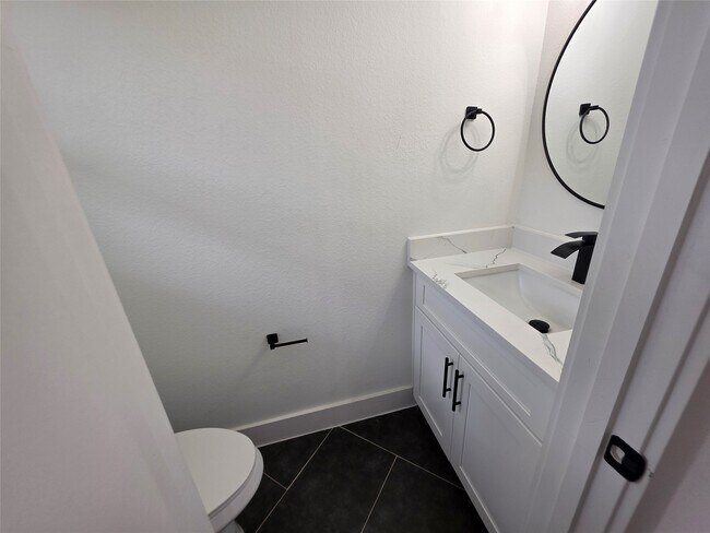 Building Photo - 1407 Odd Fellow St