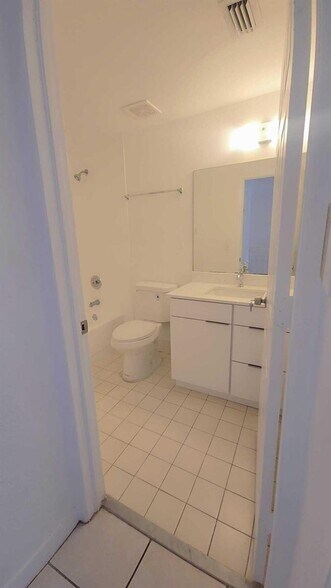 Building Photo - 751 SW 148th Ave