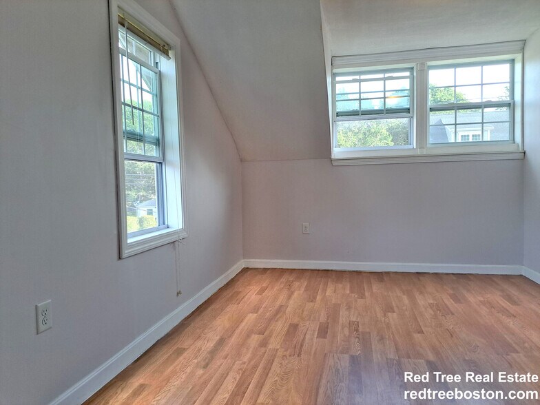 Building Photo - 158 Baker St