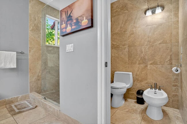 Building Photo - 1705 NE 11th St