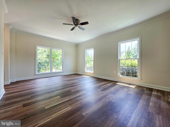 Building Photo - 3300 Broker Ln