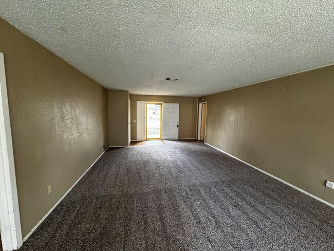 Building Photo - Beautiful House Located Near Movie Theater...