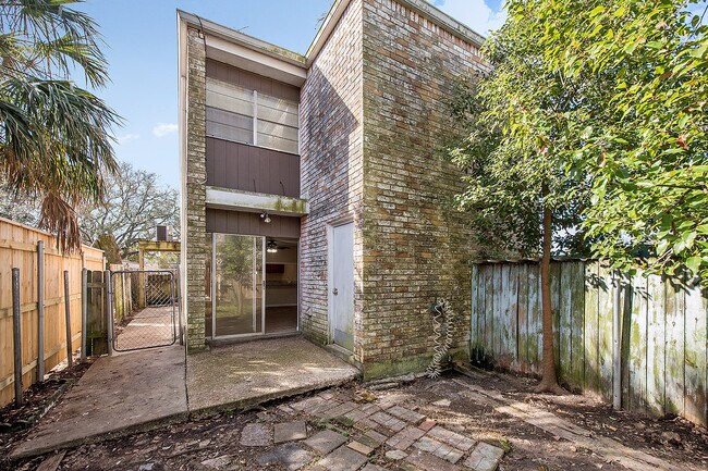 Building Photo - 309-11 Lilac