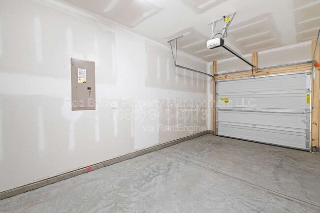 Building Photo - 2881 Yeager Dr NW