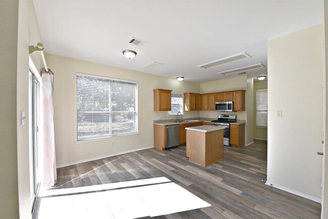 Building Photo - 10508 Hainsworth Park Dr