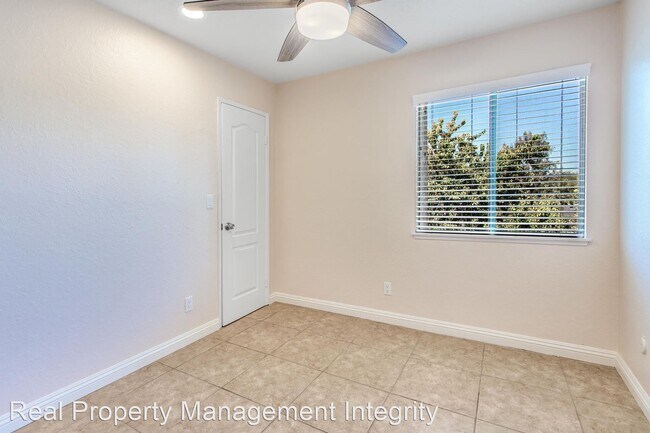 Building Photo - 3 br, 2.5 bath House - 1045 Clark St