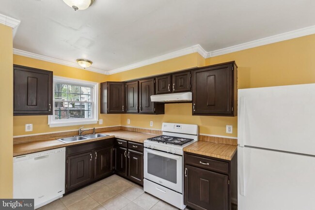 Building Photo - 5566 St Charles Dr