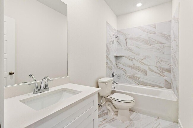 Building Photo - 6643 Escondido Dr