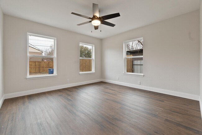 Building Photo - 4816 W Mockingbird Ln