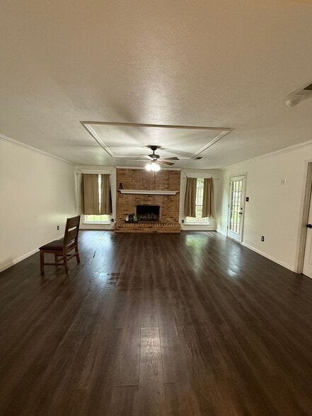 Building Photo - 3301 Thunderbird Ln