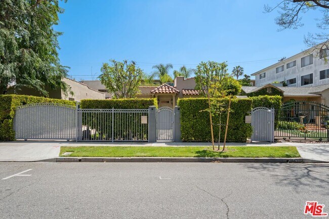 Primary Photo - 704 Westbourne Dr