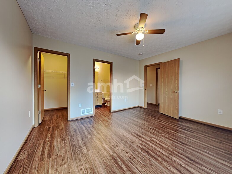 Building Photo - 939 Delhi Dr