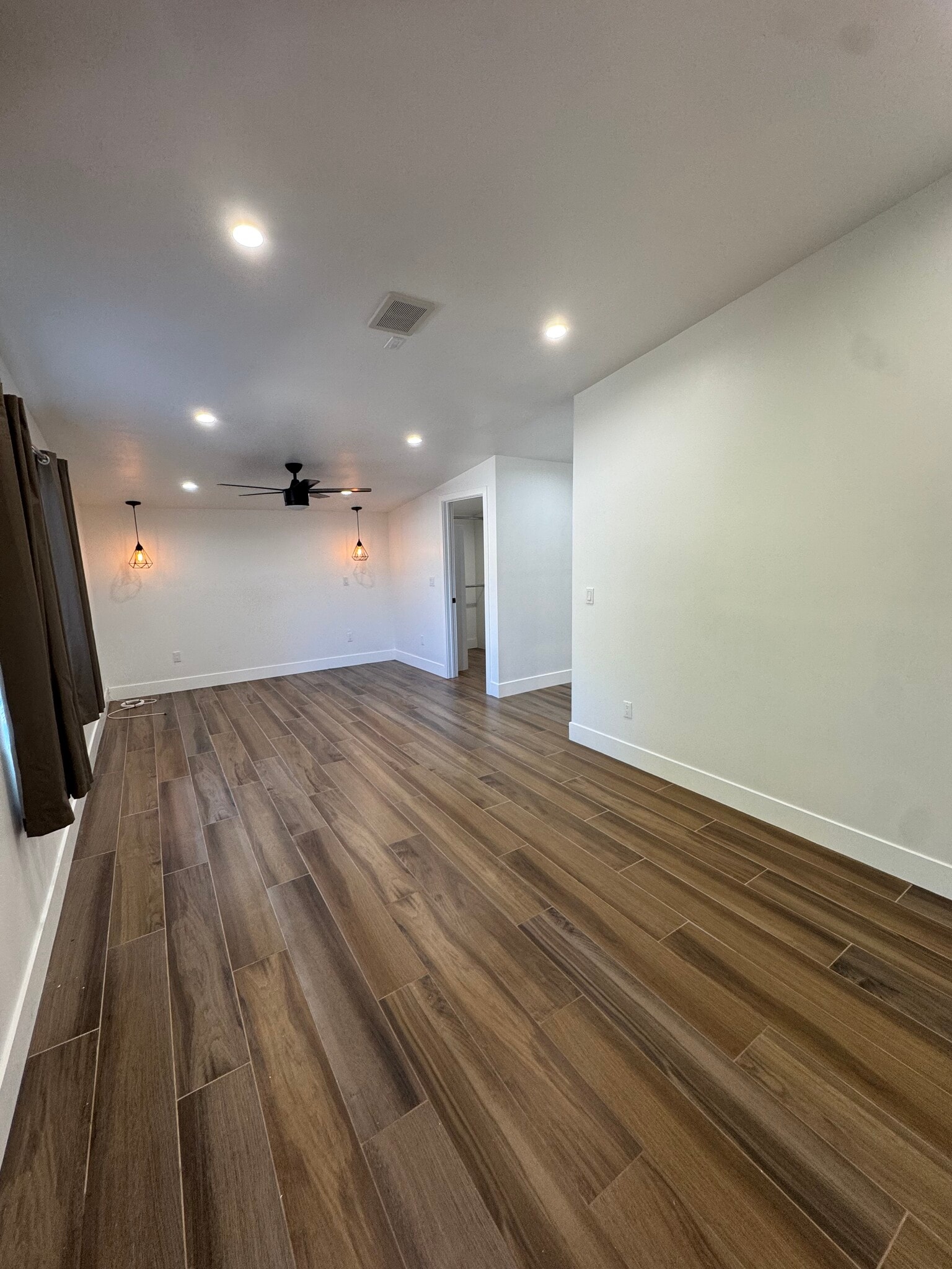 Building Photo - 6439 1/2 Graves Ave