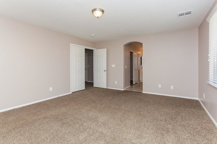 Building Photo - 944 Lucky Bamboo Dr