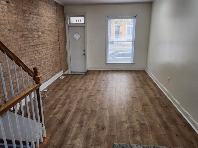 Building Photo - 634 S Newkirk St