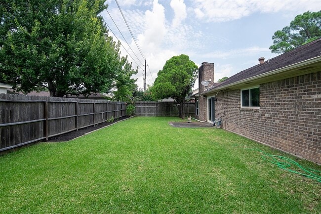 Building Photo - 2838 Colony Dr