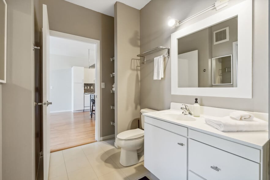 Building Photo - 616 Washington Ave S