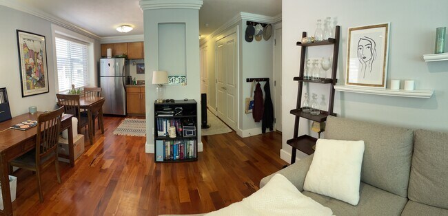 living room.2 - 1660 Steele St