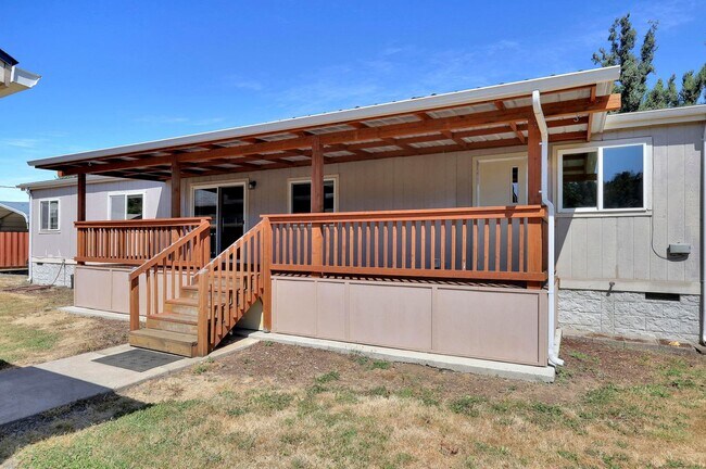 Building Photo - 3-Bedroom 2-Bathroom home with HUGE Shop in Cedar Flats