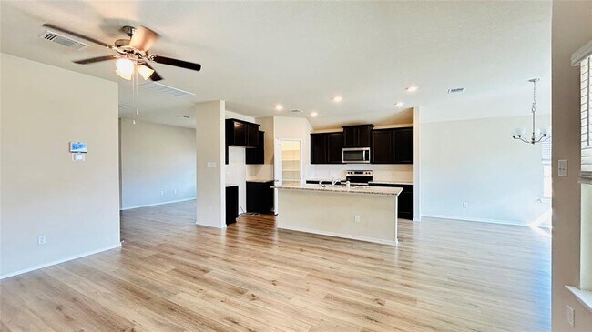 Building Photo - 180 Onna St