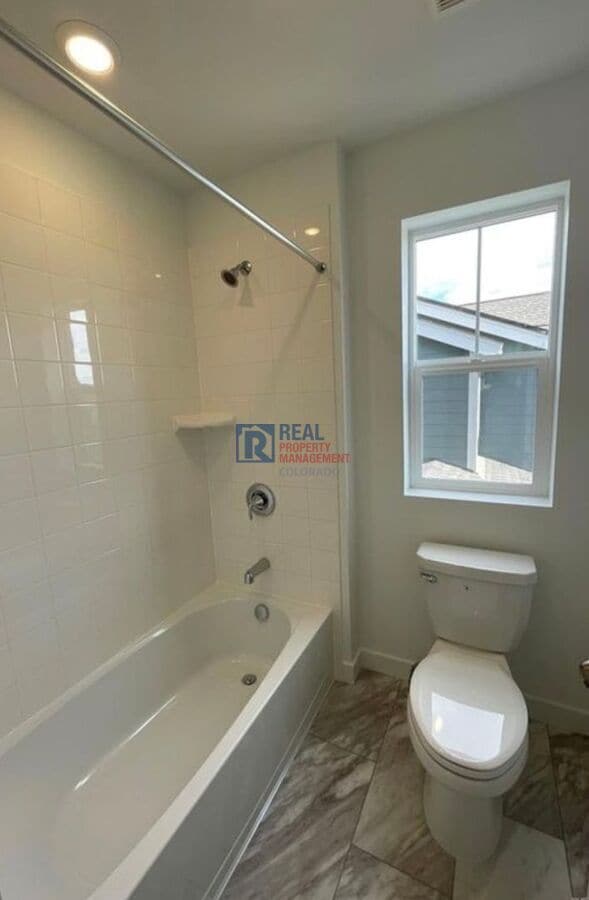 Building Photo - 5525 Wisteria Ave