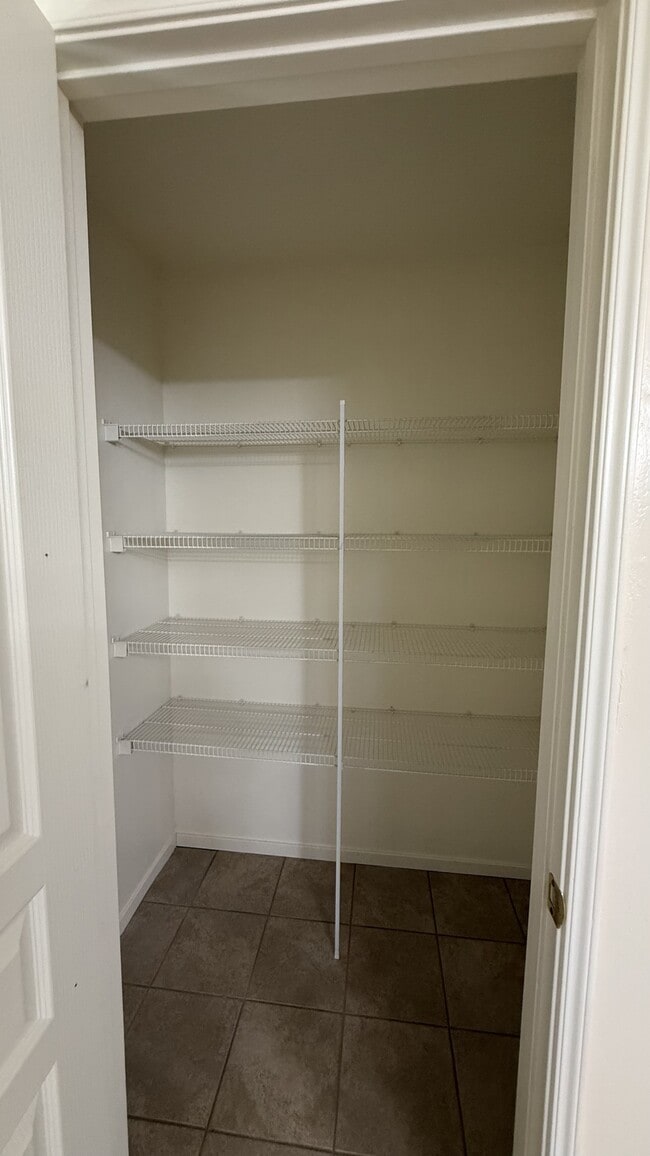 Building Photo - 142 W Reese Ave