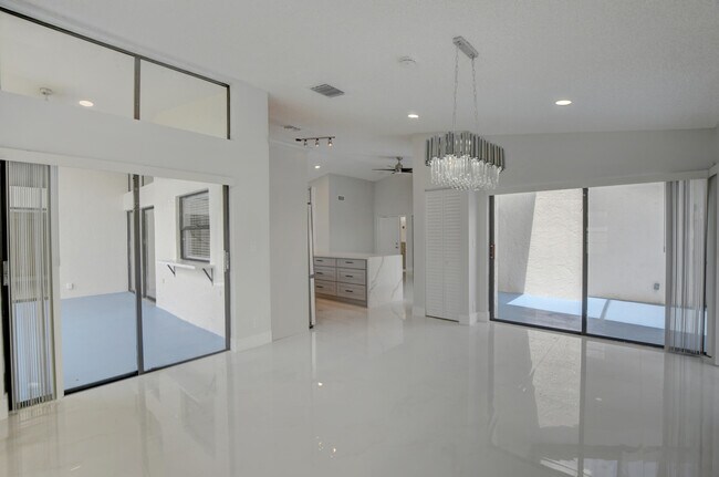 Building Photo - 20995 Country Creek Dr
