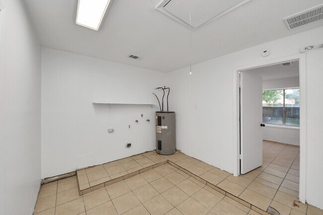 Building Photo - 9918 Peachridge Dr