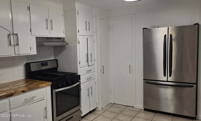 Building Photo - 5839 Sonora Dr W
