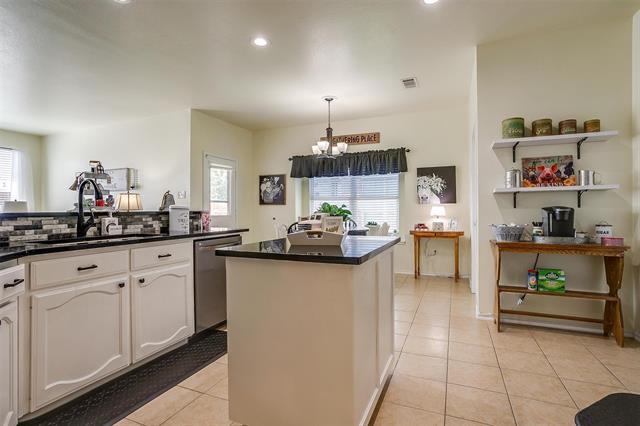 Building Photo - 909 Hunter Ln