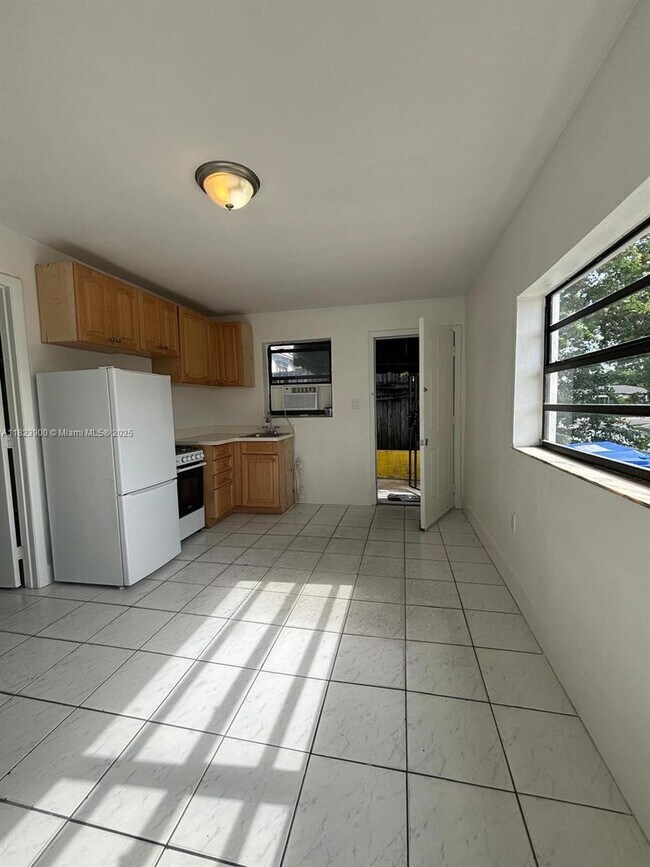 Primary Photo - 1660 SW 24th Ave
