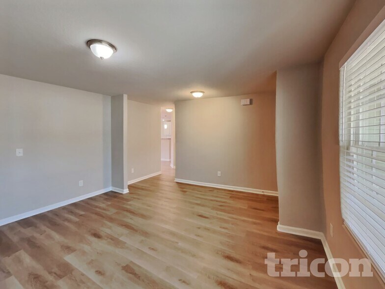 Building Photo - 232 Rustling Way