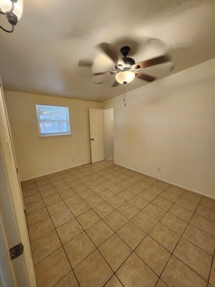 Building Photo - 1617 Stull Dr