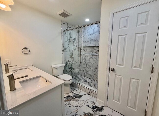 Building Photo - 12410 Iona Sound Dr