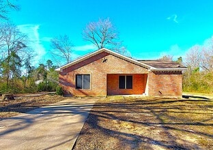 Building Photo - Welcome to this charming 2 bedroom, 2 bathroom home in Henderson, Texas!
