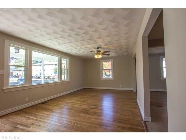 Building Photo - 4814 Killam Ave