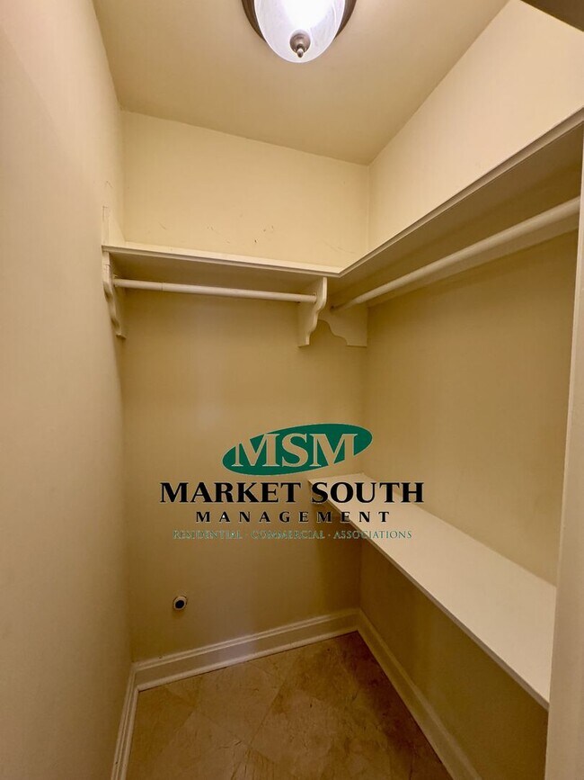 Building Photo - ARDSLEY PARK GEM- AVAILABLE NOW!  APPOINTM...